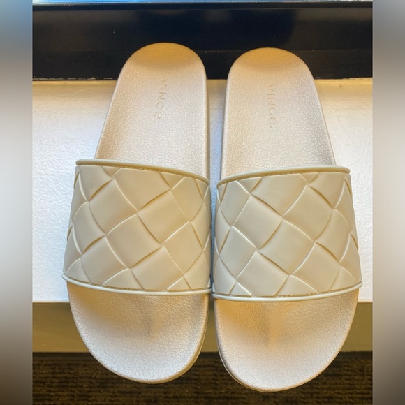 Vince 11M/13W Flip-Flops - Picture 1 of 3